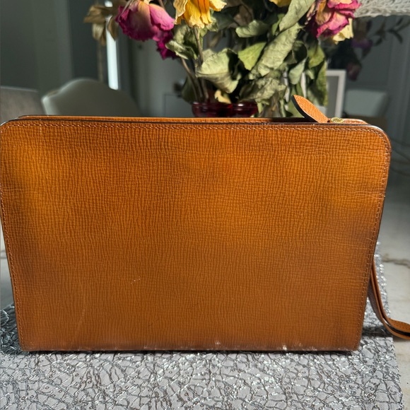 BURBERRY BAG AV SHOW - Picture 2 of 3